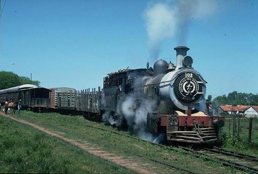 Goods train with steam engine 102, km 370, leaving Encarnación.
