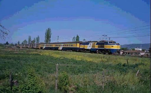 EFE Sur: Night Train Temulco - Santiago, near Talca.