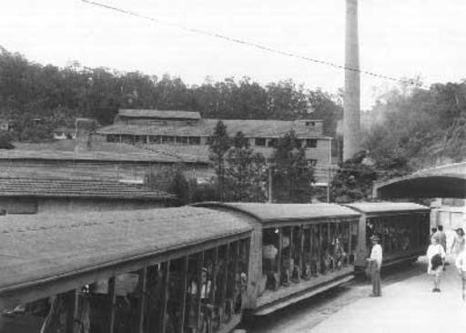 Train of the CMSP ready to depart, Caieiras.