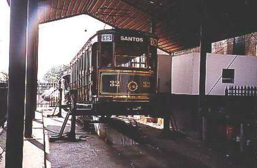 Santos SP, Werkstatt nahe beim alten Bahnhof, mit offenem Wagen.