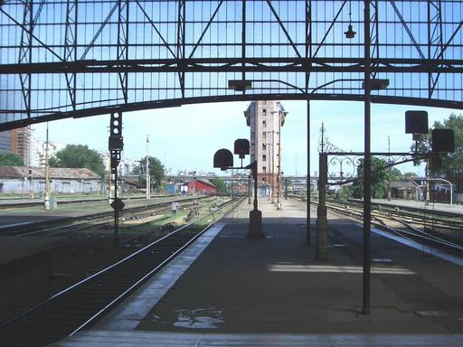 Retiro Mitre, Ausfahrt, neue Signale, Wasserzufuhr für Dampfloks, Sigalturm im Hintergrund, Buenos Aires.