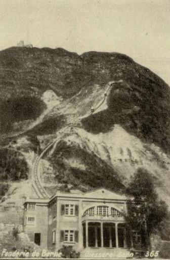 Lower station and line with passing loop and two cars.
As yet there is little vegetation. Monserrate, Colombia.