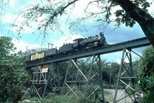 Palin (Pacific line), leaving the station.