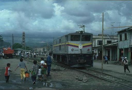 Diesellok 2406 in Bucay (dieselelektrisch, GEC Alsthom 1992), Typ AD24, Bo'Bo'Bo', Serie 2401 -2409, Ecuador.