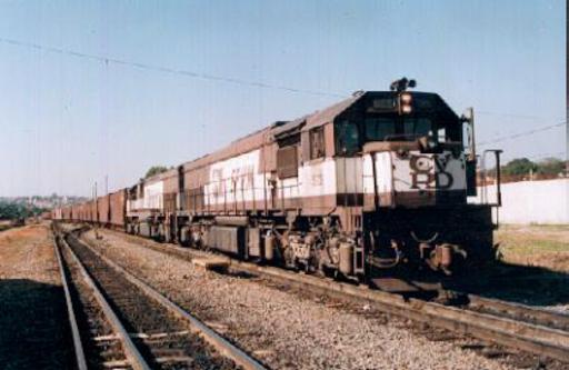 EF Vitória - Minas, train with mit Macosa GT26CV2, CC locomototive at Station Horto Florestal station in Belo Horizonte MG (Flávio Francesconi Lage, 23.06.97)