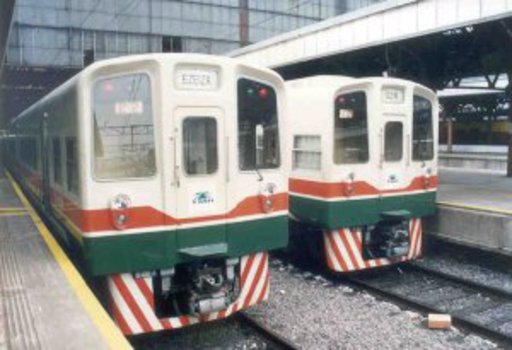 Elektrische Vorortszüge der Metropolitano im Bahnhof Plaza Constitución in Buenos Aires